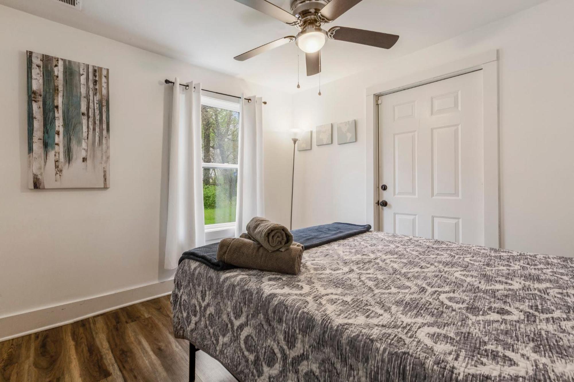 Cozy 3Br Downtown Red Door House Villa Jeffersonville Exterior photo